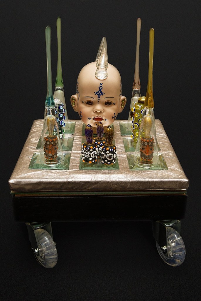 Installatie: Glasobject I by Fong Leng